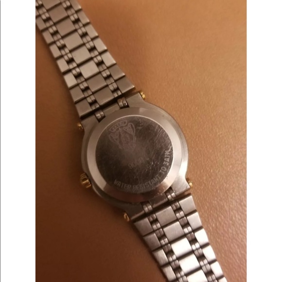 Women Gucci 9000L Stainless Steel Quartz Watch - Picture 7 of 8